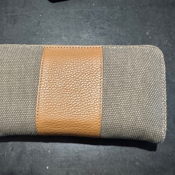 Oughton Paddock Wristlet Wallet Vintage Canvasn- NWT - Picture 3 of 9